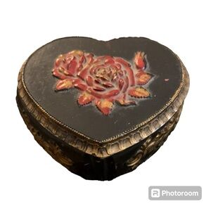 1939 Republic of Maldives Gold Tone Ornate Heart Shaped Vintage Trinket Box Rose